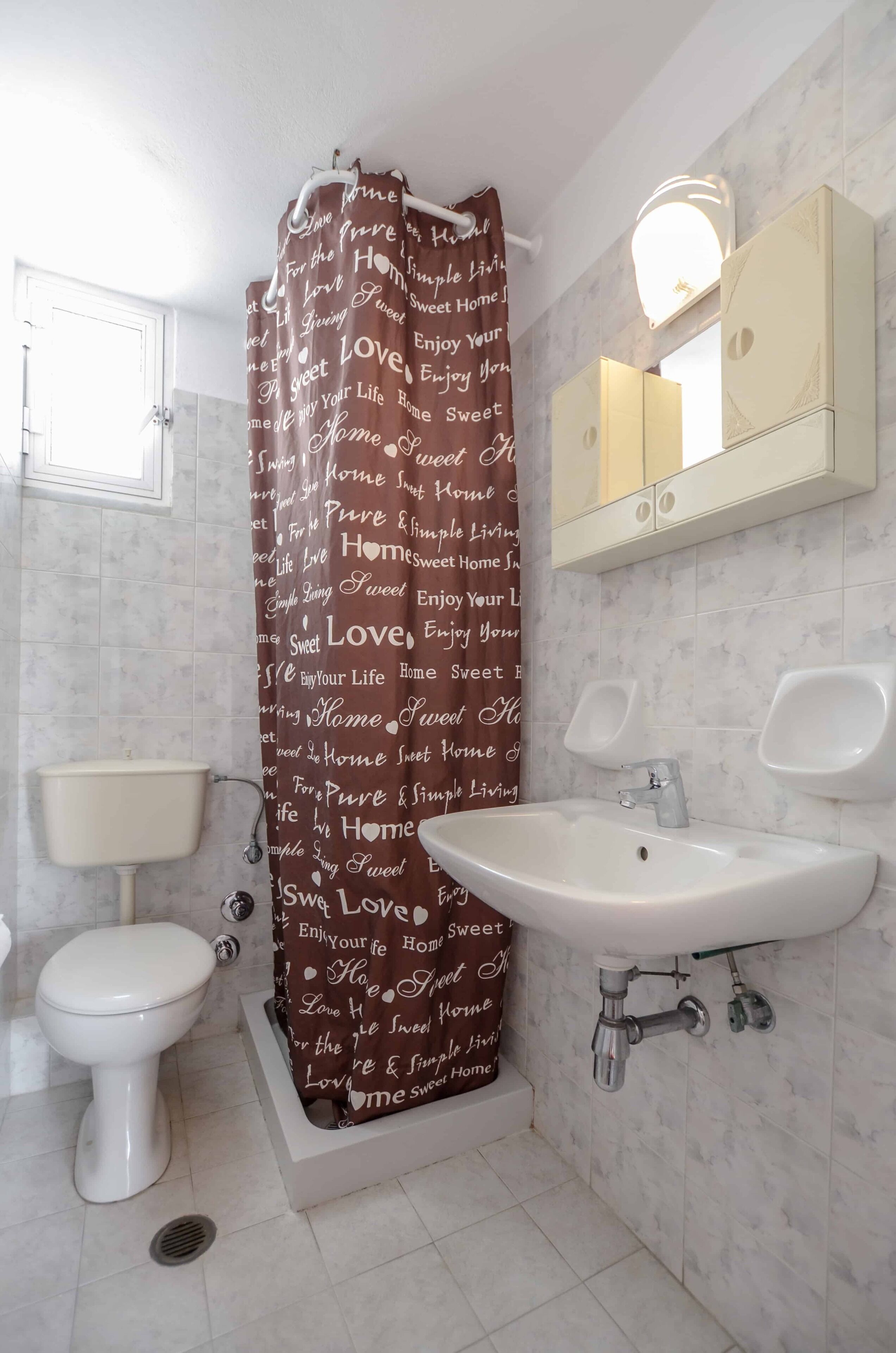 studio (double) | bathroom | shower, hair dryer, towels