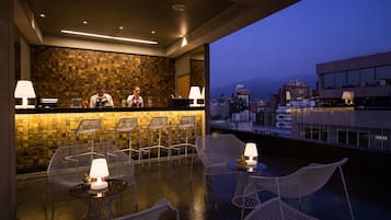 Poolside bar