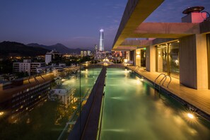 Seasonal outdoor pool - Solace Hotel Santiago (Santiago)