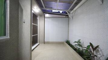 Apartamento standard, 2 quartos, varanda coberta | Terraço/pátio