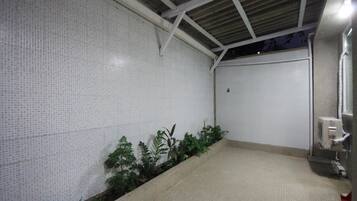 Apartamento standard, 2 quartos, varanda coberta | Terraço/pátio