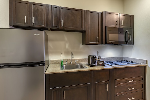 Full-sized fridge, microwave, stovetop, coffee/tea maker