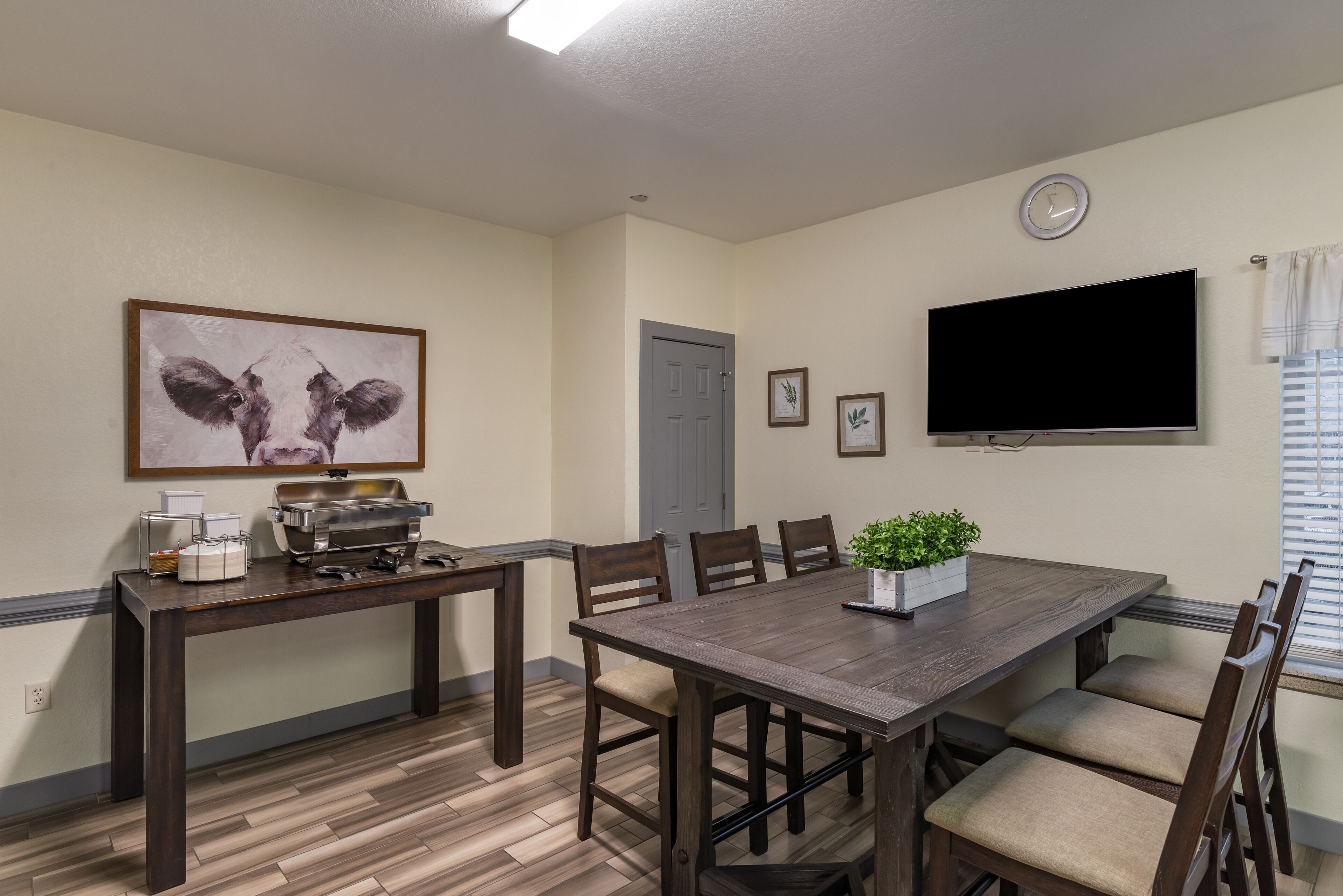 free daily self-service breakfast