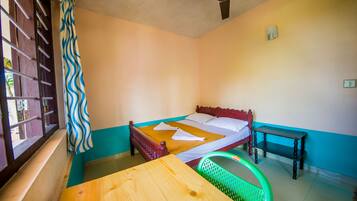 Desk, rollaway beds, free WiFi