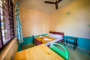 Budget double room | Desk, rollaway beds, free WiFi