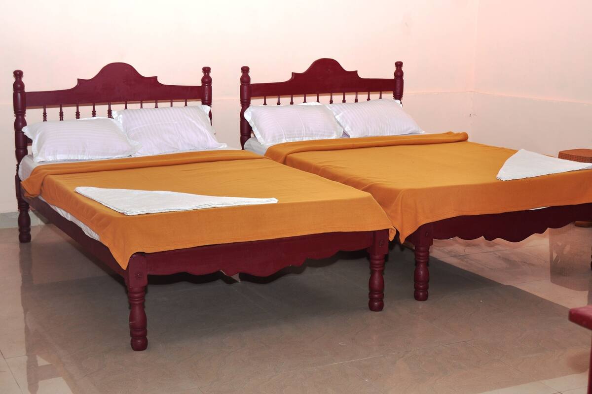 Standard family room | Desk, rollaway beds, free WiFi