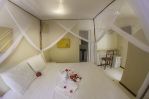 Suite Confort, 1 cama King size, baño privado, planta baja | Ropa de cama