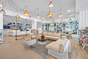 Lobby sitting area - Blue Flamingo Resort Key West (Key West)