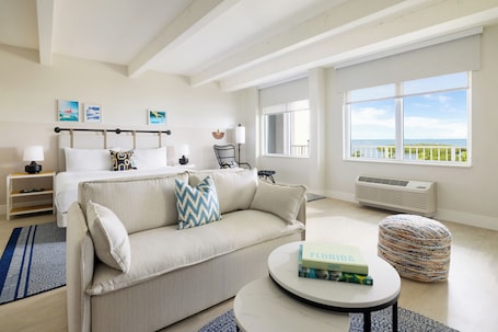 42-inch LCD TV with cable channels, TV, foosball. Blue Flamingo Resort Key West