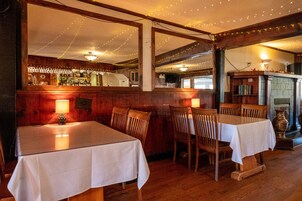 Se sirven almuerzos y cenas (con vistas al jardín) 