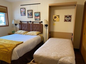 Suite, 2 Bedrooms | 2 bedrooms, premium bedding, free WiFi, bed sheets - Baywatch by Alaska's Point of View (Seward)