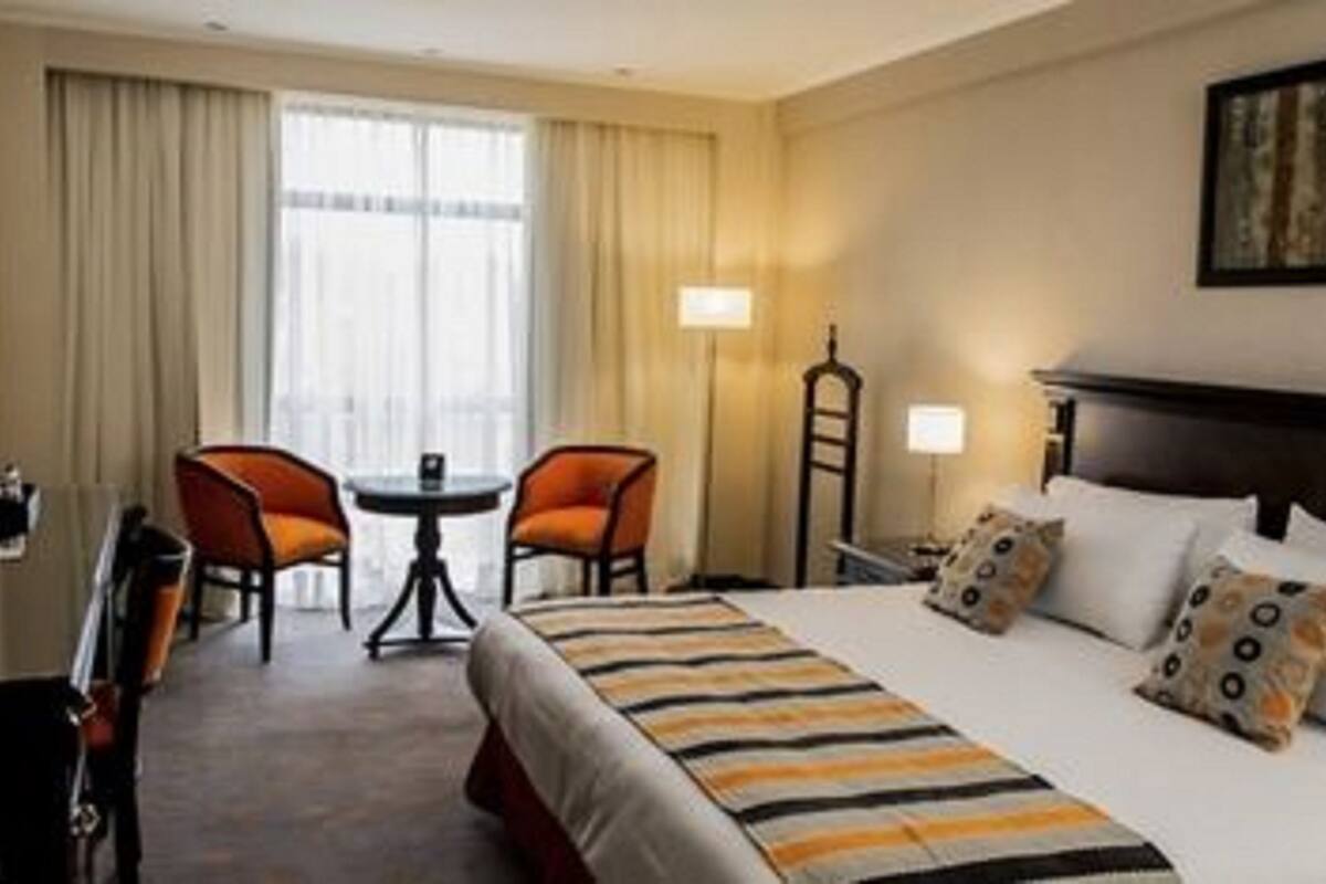 superior room, 1 king bed | minibar, in-room safe, soundproofing, free wifi