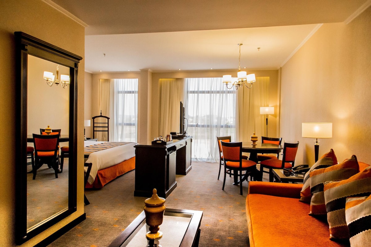 Minibar, in-room safe, soundproofing, free WiFi