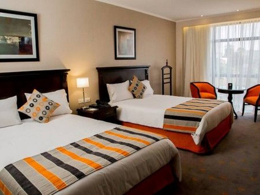 Frigobar, cofres nos quartos, quartos à prova de som, Wi-Fi de cortesia