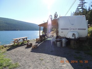 28 Ft. RV Trailer: Slide Out, Sleeps 6, Kitchen, Bathroom, Lakeside, Covered Patio | Ausblick vom Zimmer