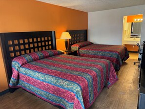 Desk, free WiFi, bed sheets - Sherman Inn (Sherman)