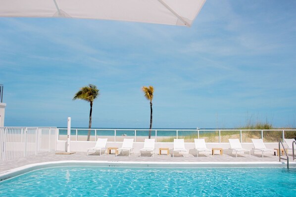 Outdoor pool, pool loungers