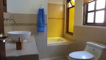 House, 3 Bedrooms | Bathroom