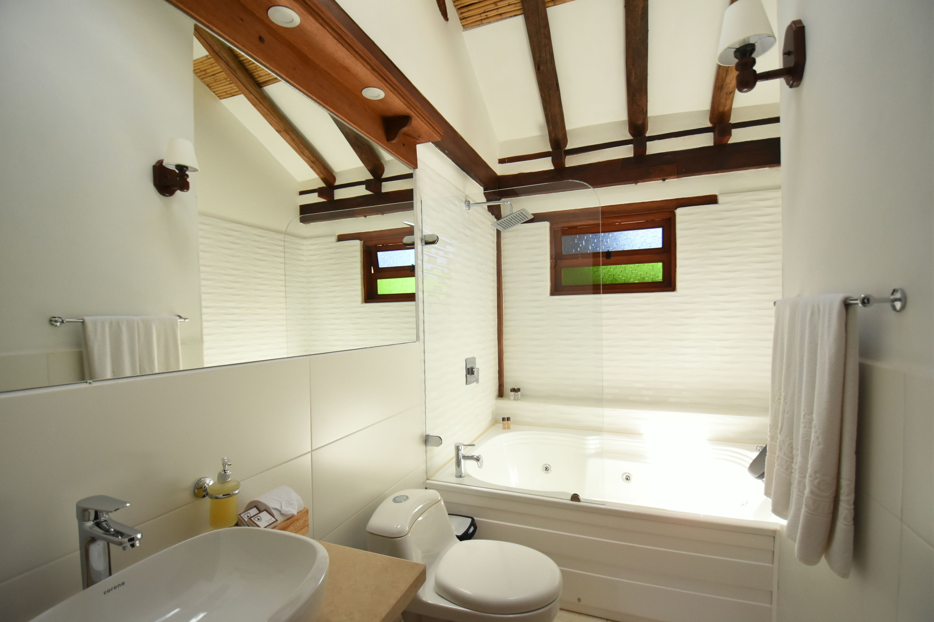 junior suite t2 | bathroom | jetted bath, rainfall showerhead, free toiletries, hair dryer