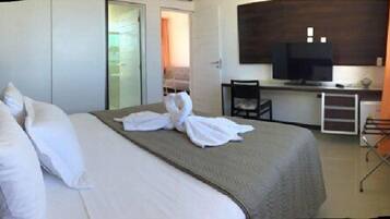 Suite Superior | Minibar, in-room safe, individually decorated, blackout curtains