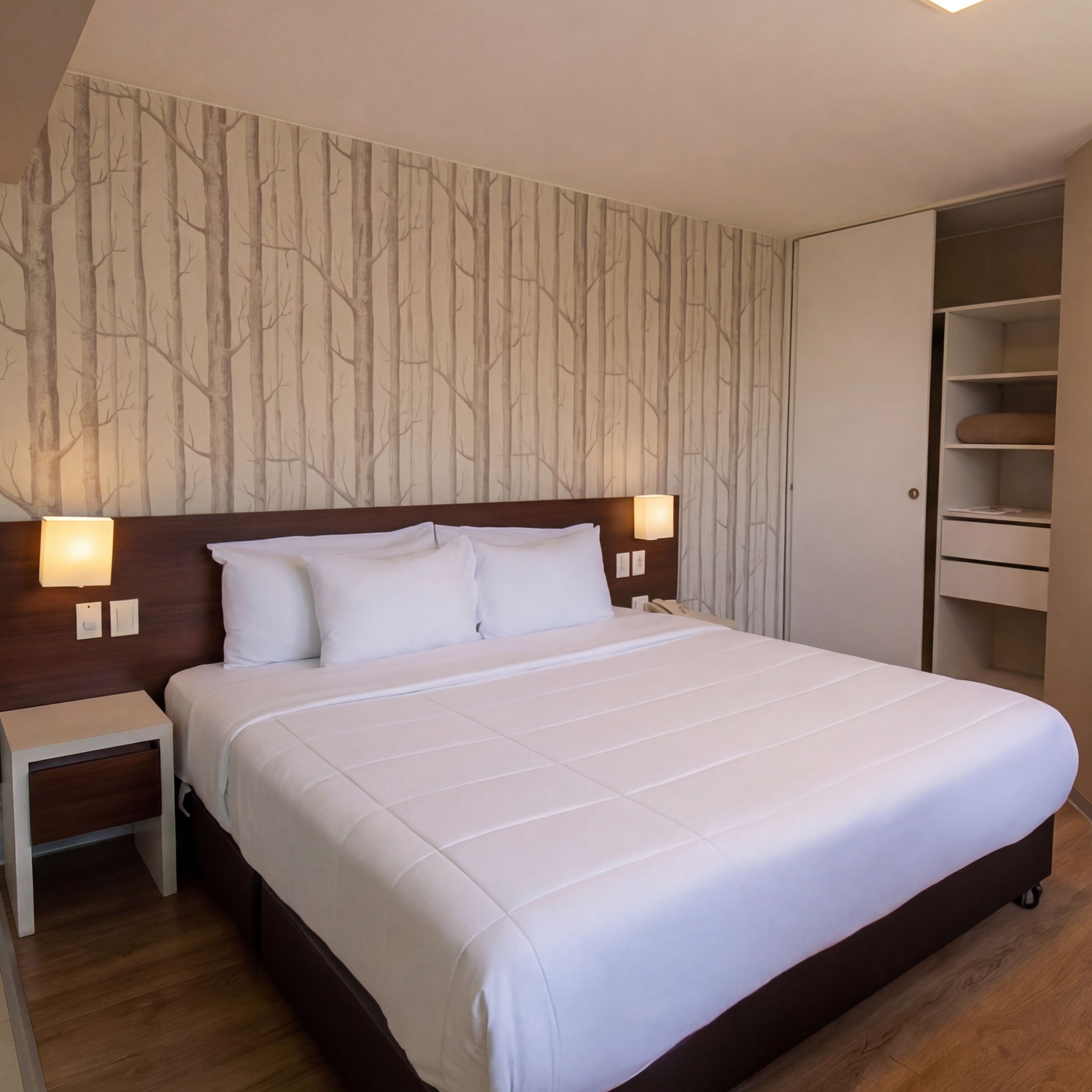 Suite, Hot Tub | Minibar, in-room safe, desk, laptop workspace