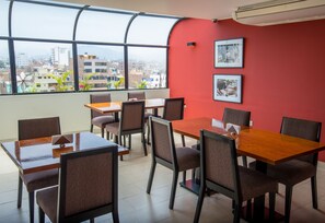 Restaurant - Palmetto Hotel Business La Perla (Callao)