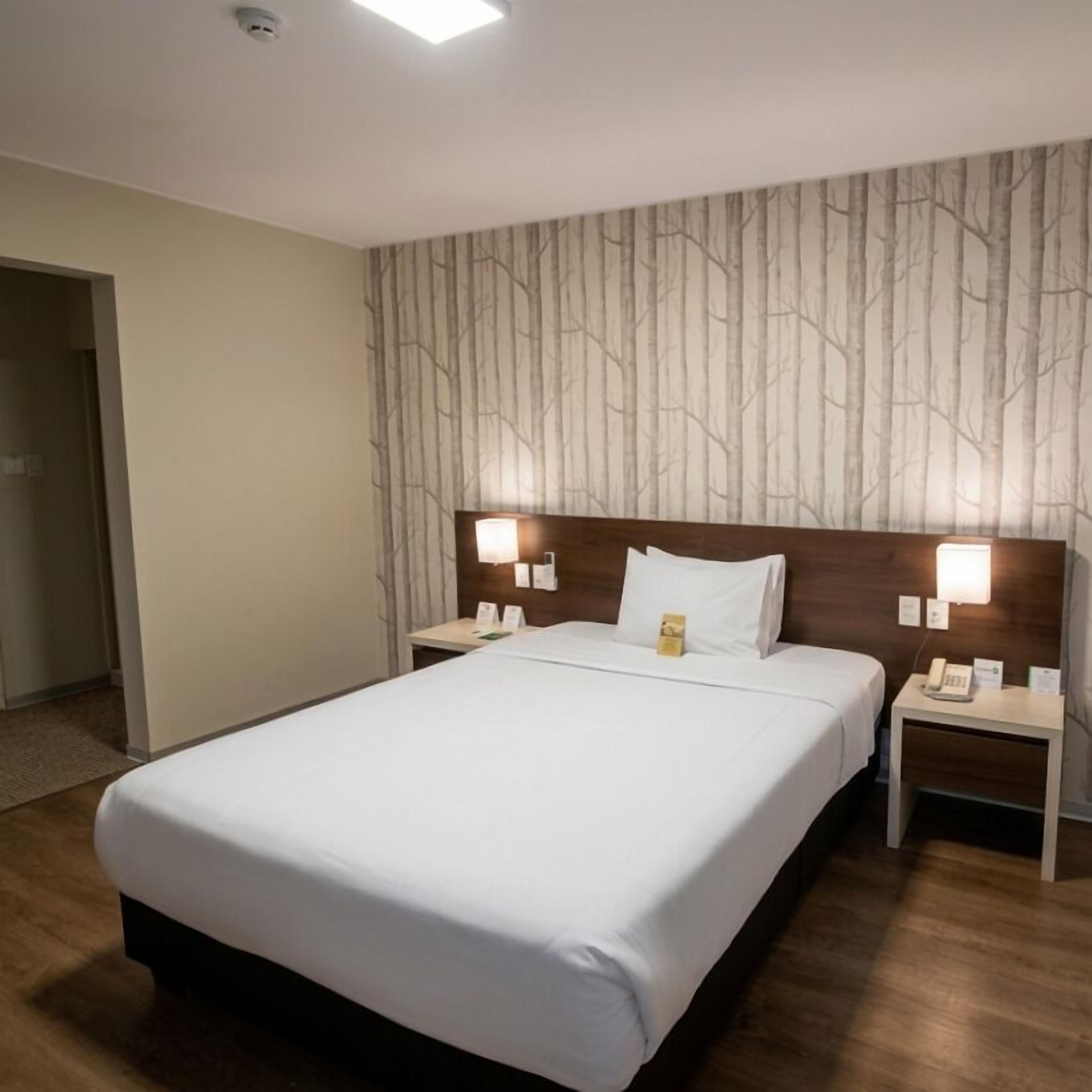 SUPERIOR ROOM | Minibar, in-room safe, desk, laptop workspace