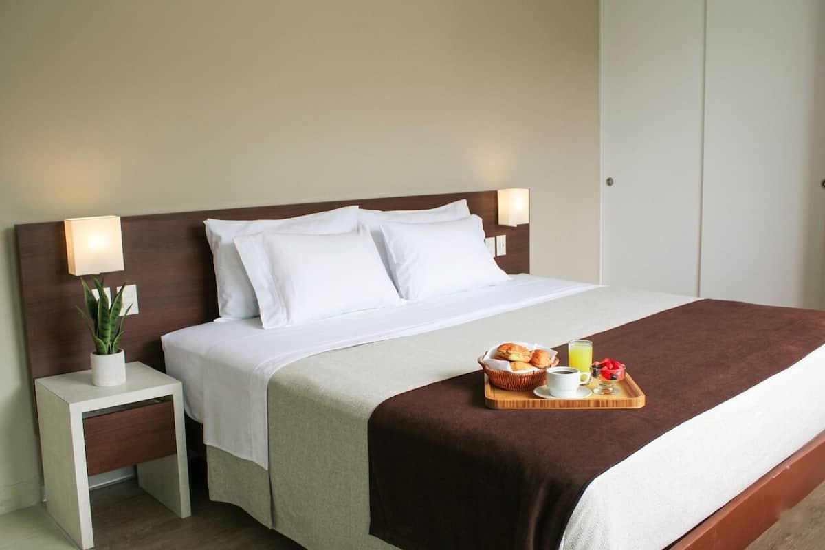 套房, 熱水浴缸 | 迷你吧、房內夾萬、書桌、手提電腦工作空間