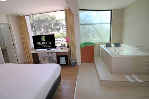 Suite, bañera de hidromasaje | Vistas desde la habitación