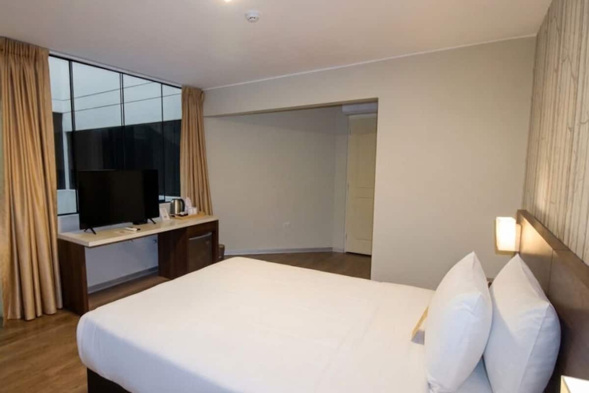 Minibar, in-room safe, desk, laptop workspace