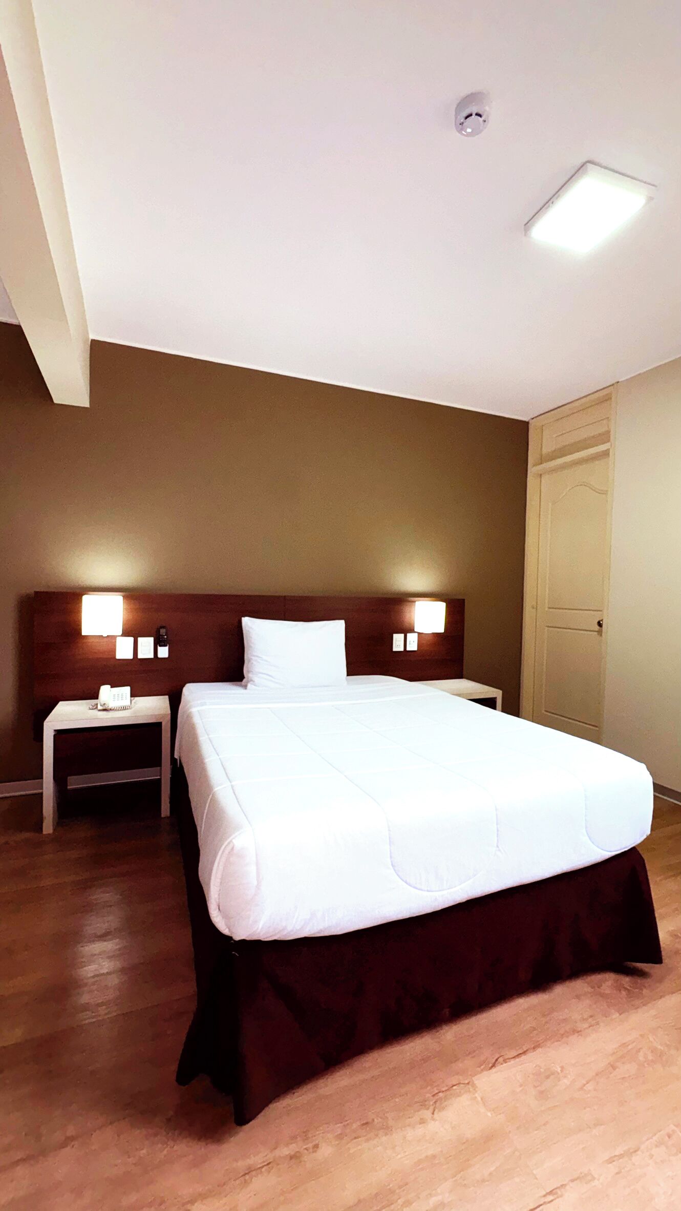 Standard Double | ミニバー、セーフティボックス (室内)、デスク、ノートパソコン用作業スペース