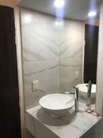 Ducha, cabezal de ducha tipo lluvia, artículos de tocador gratuitos