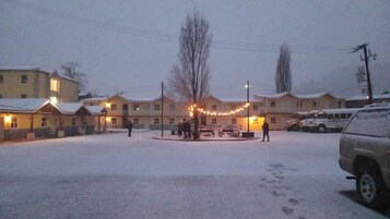 Double Room, 2 Double Beds | Living area | Flat-screen TV