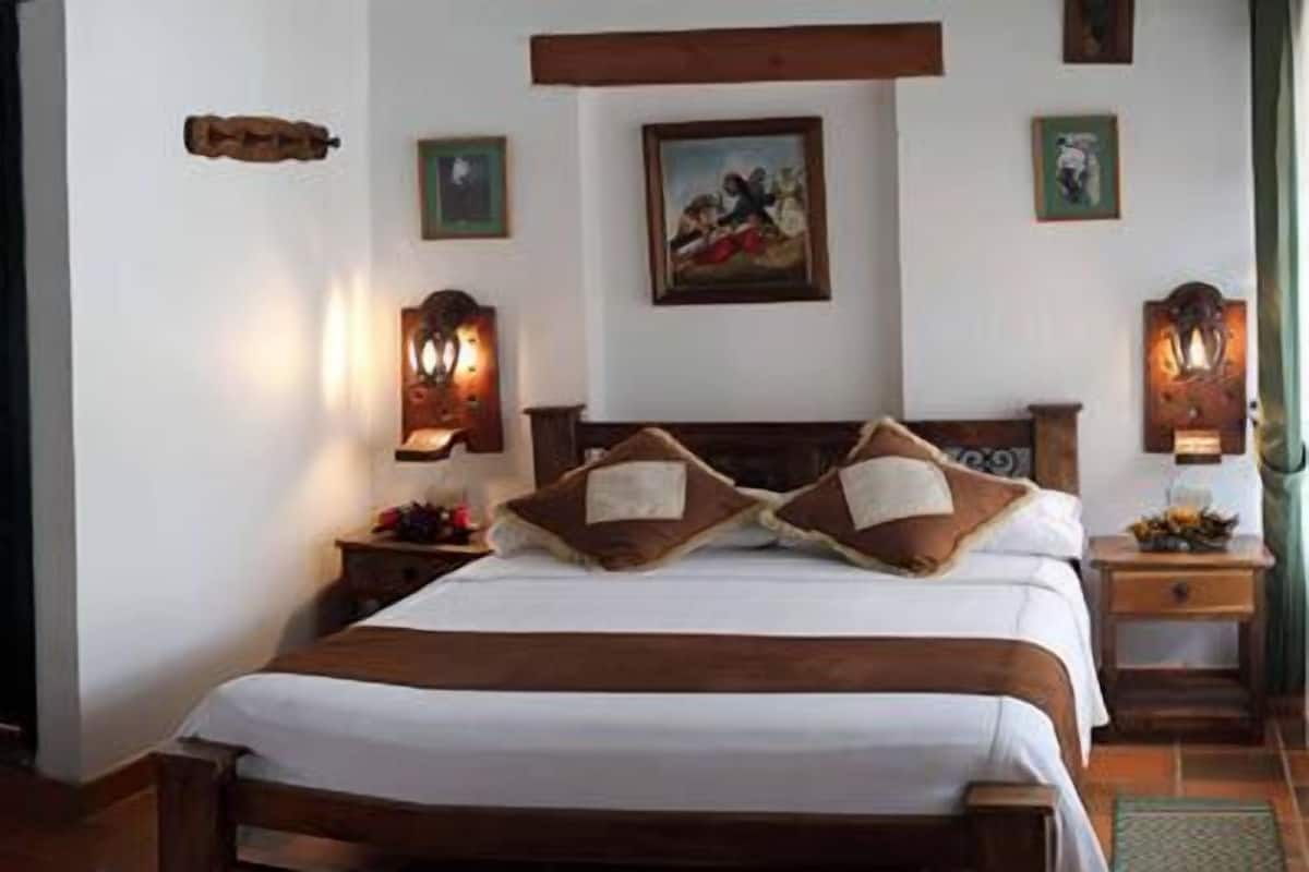 Caja de seguridad en la habitación, wifi gratis y ropa de cama