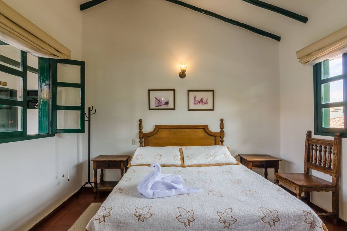 Single Room | Room service – dining