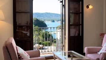 Suite Room, Non Smoking, Ocean View | Living area | LCD TV, DVD player