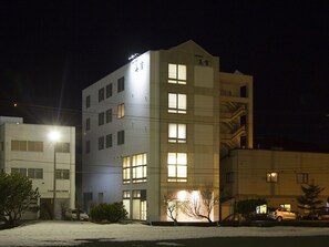 Front of property – evening/night - Hotel Miyuki (Wakkanai)
