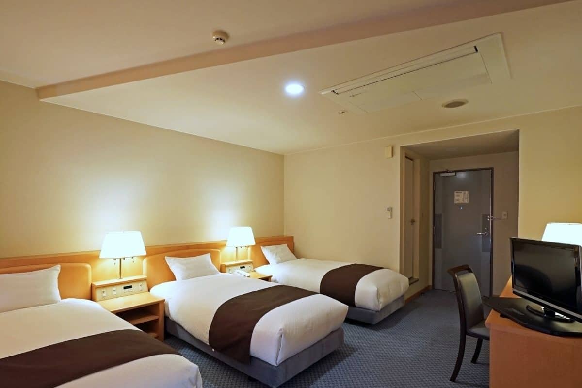 Triple Room, Smoking | Desk, free WiFi, bed sheets, wheelchair access