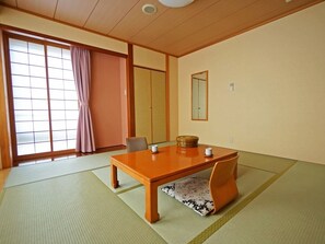 Japanese Room, Smoking (20m2) | Desk, free WiFi, bed sheets, wheelchair access - Hotel Miyuki (Wakkanai)