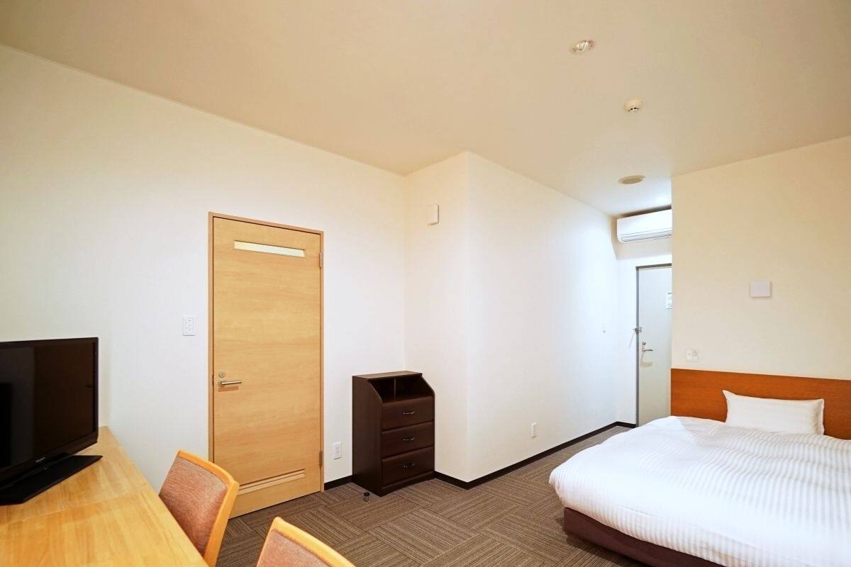 Double Room, Non Smoking (New,No bath tub available,Shower only) | Desk, WiFi (free), bed sheets