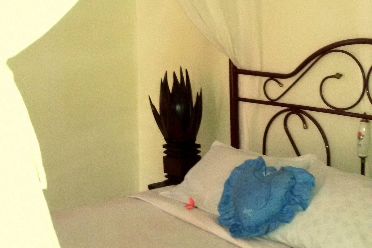 1 bedroom, in-room safe, desk, rollaway beds