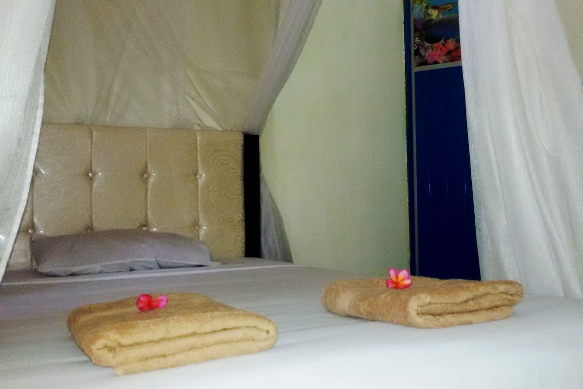 1 bedroom, in-room safe, desk, rollaway beds