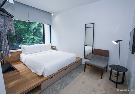 Lloyd's Inn - Image 36