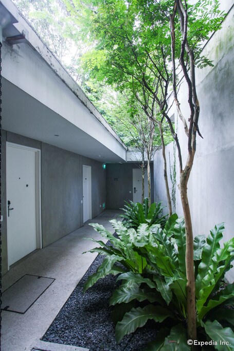 Lloyd's Inn - Image 21