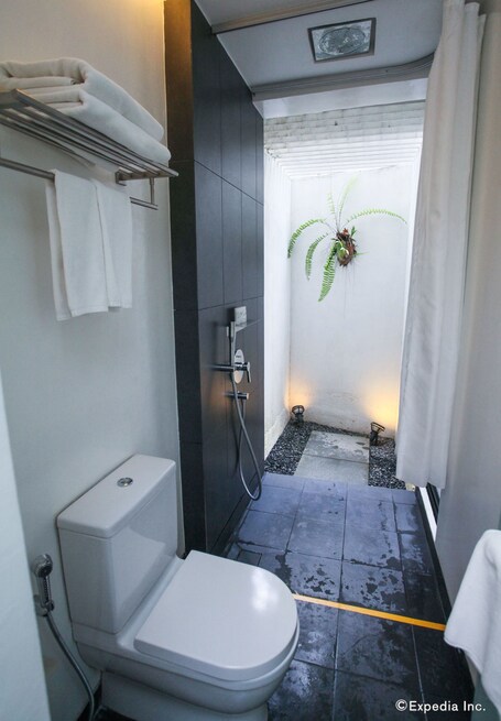 Lloyd's Inn - Image 6