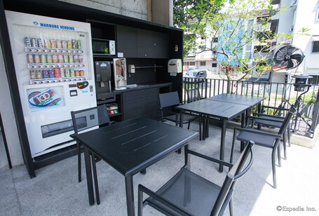 Lloyd's Inn - Image 32