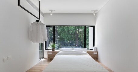 Lloyd's Inn - Image 4