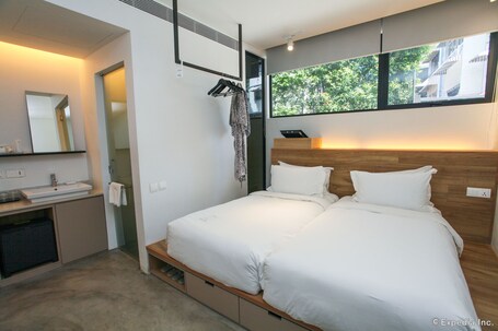 Lloyd's Inn - Image 35