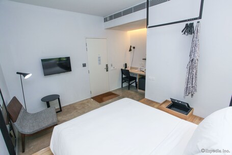 Lloyd's Inn - Image 39