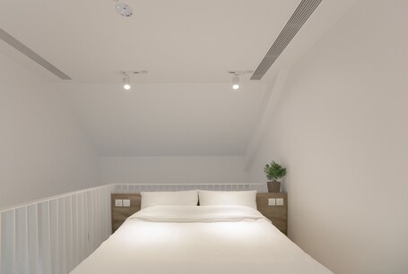 Lloyd's Inn - Image 40